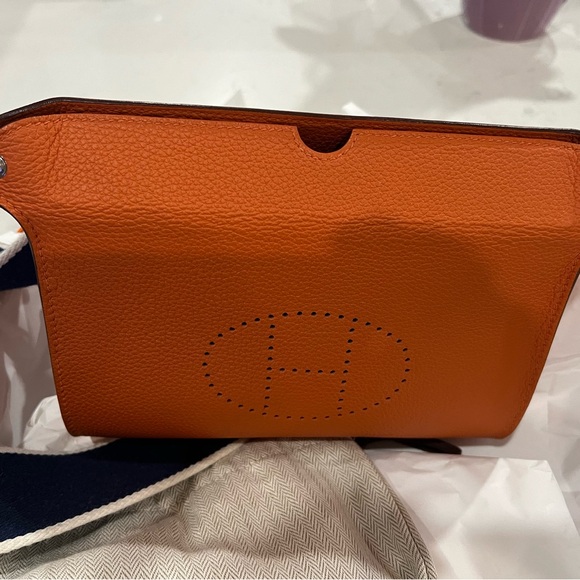 Hermes Vide Pouches Togo Calfskin purse. Orange with blue/white stripe strap - Picture 3 of 15